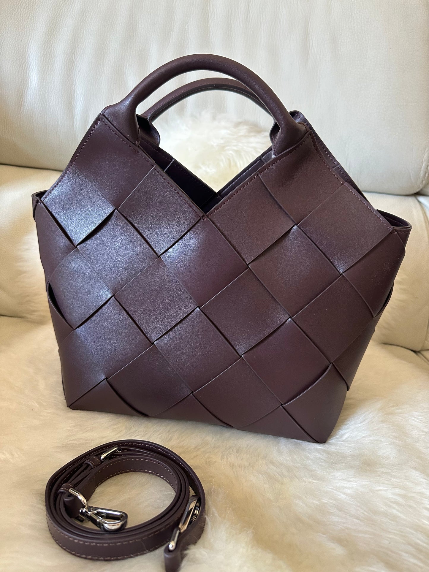 WOVEN HANDBAG- with shoulder strap