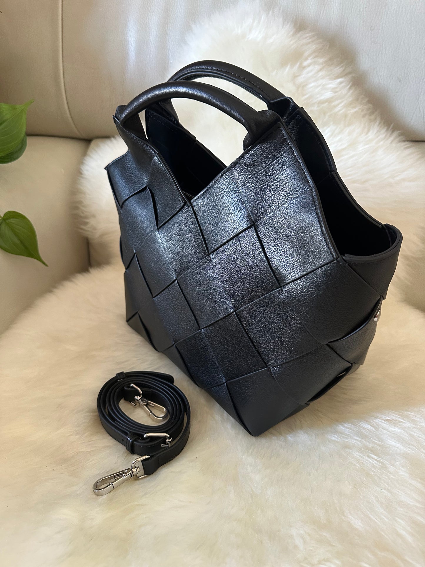 WOVEN HANDBAG- with shoulder strap