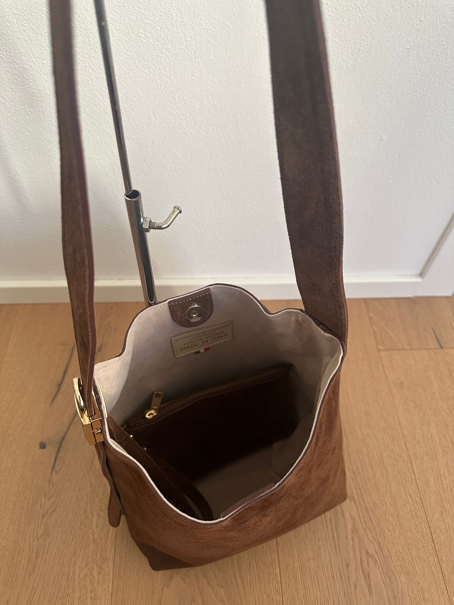 CAMILLA- suede bucket