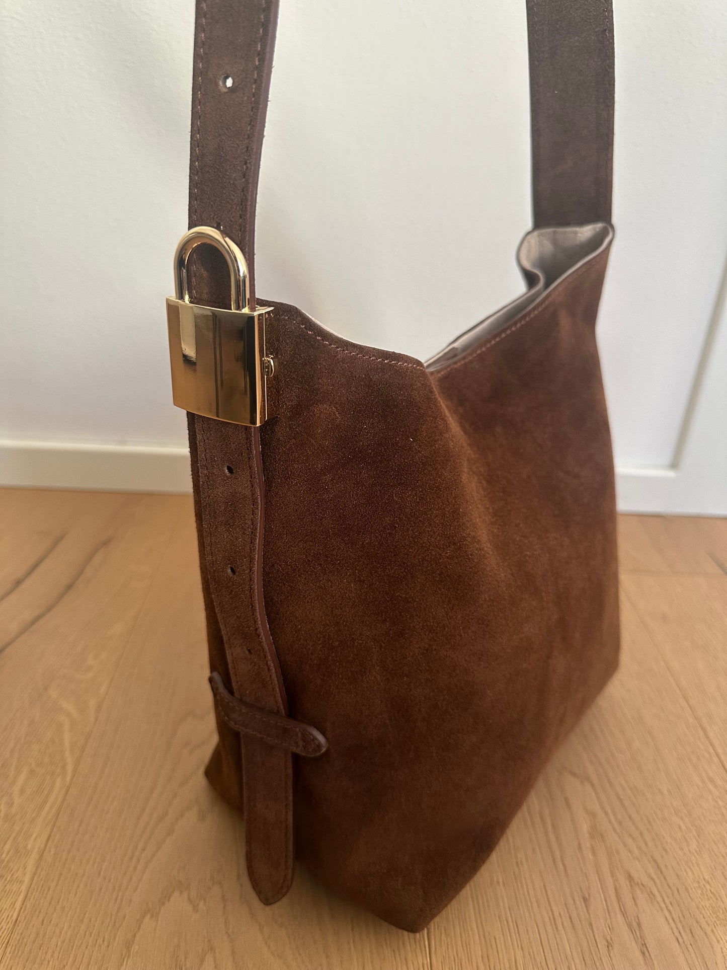 CAMILLA- suede bucket