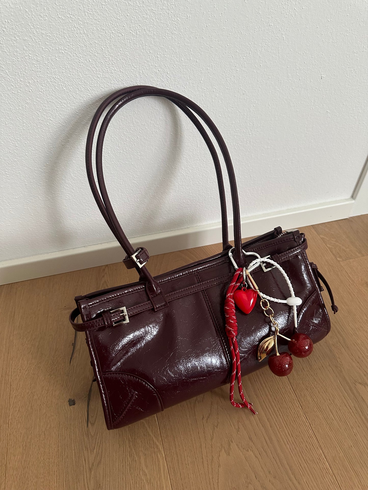 ASTRID - Genuine shiny leather