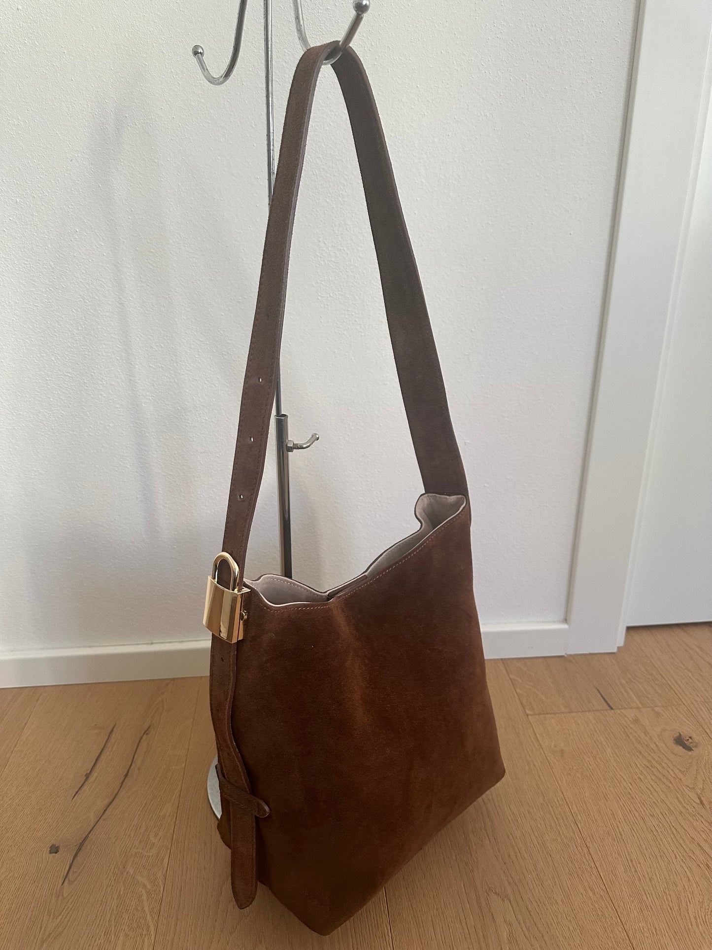 CAMILLA- suede bucket