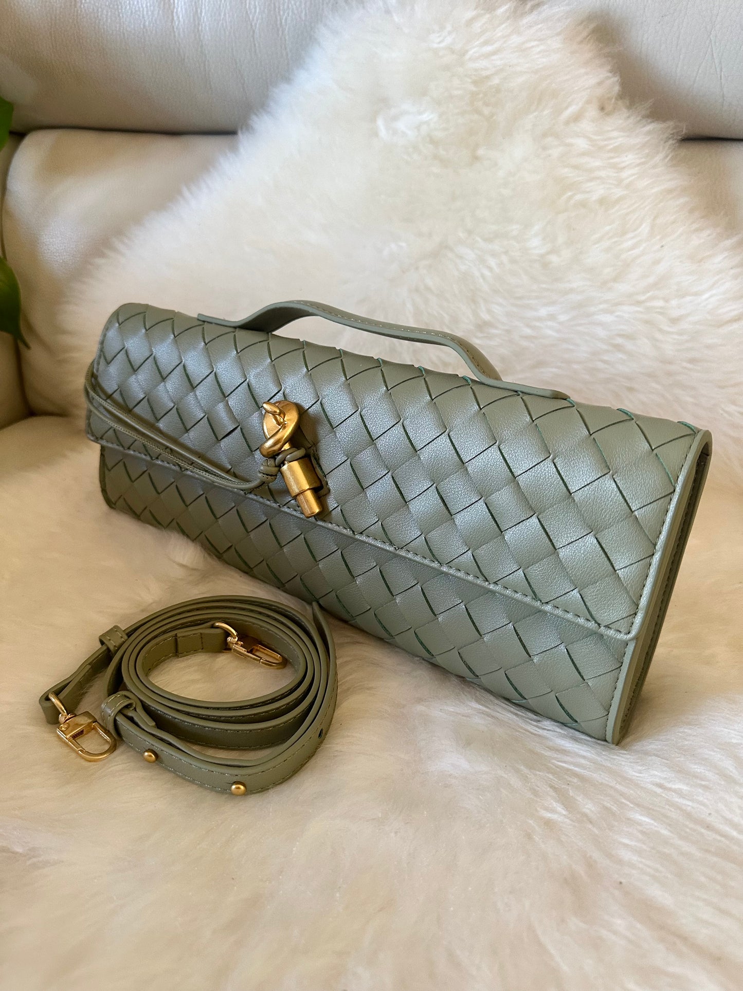 KNOT CLUTCH- Real leather