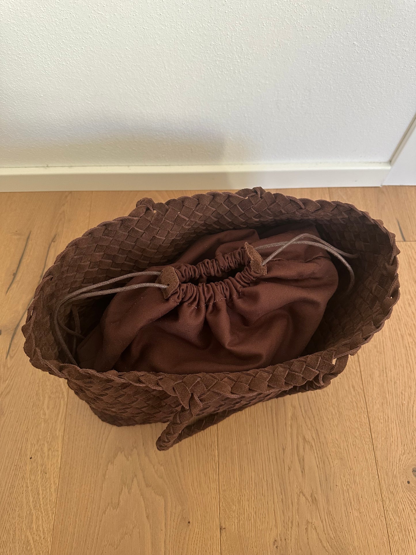 LEONIE- woven suede