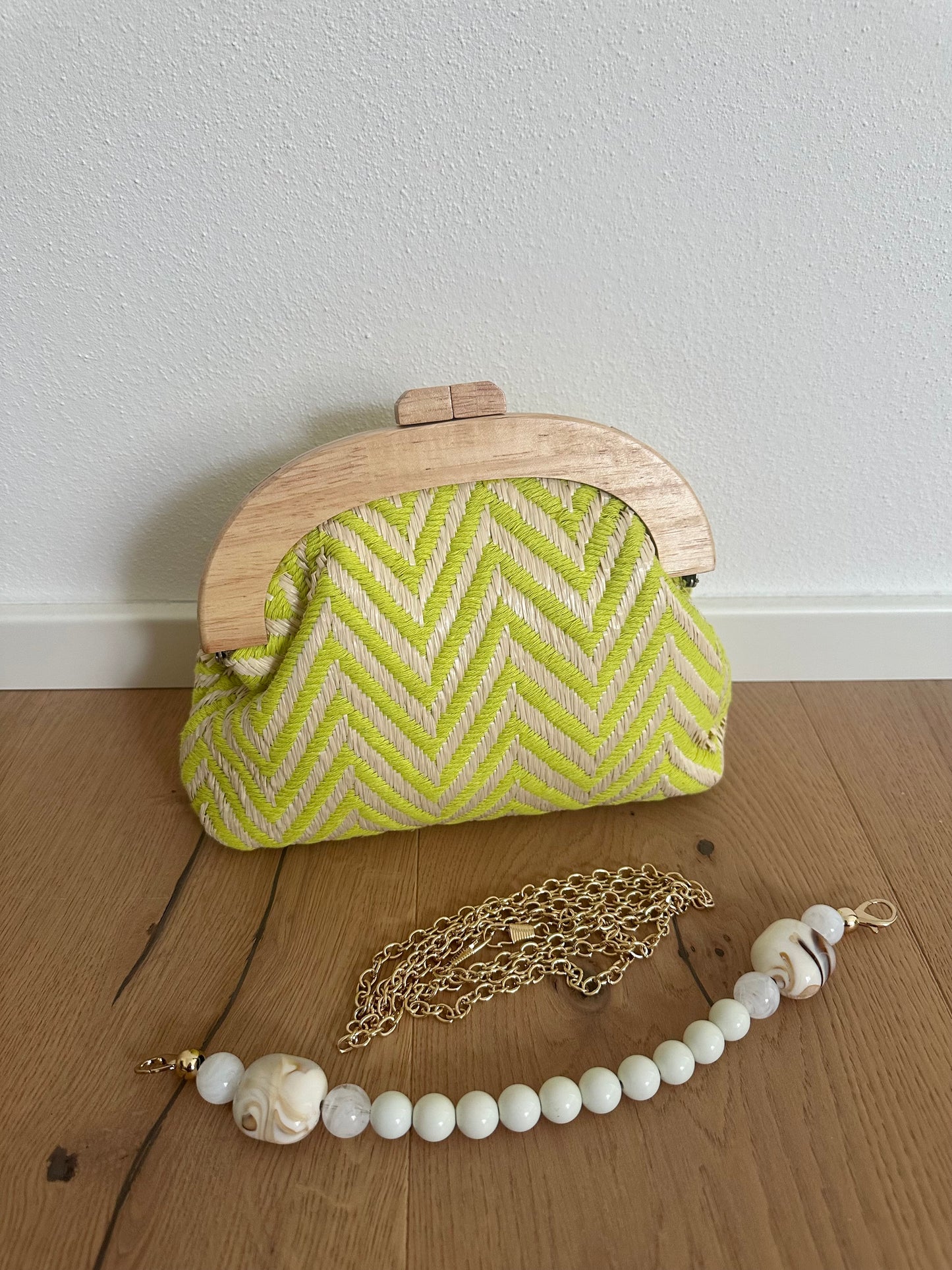 SAMIRA clutch- raffia and wood
