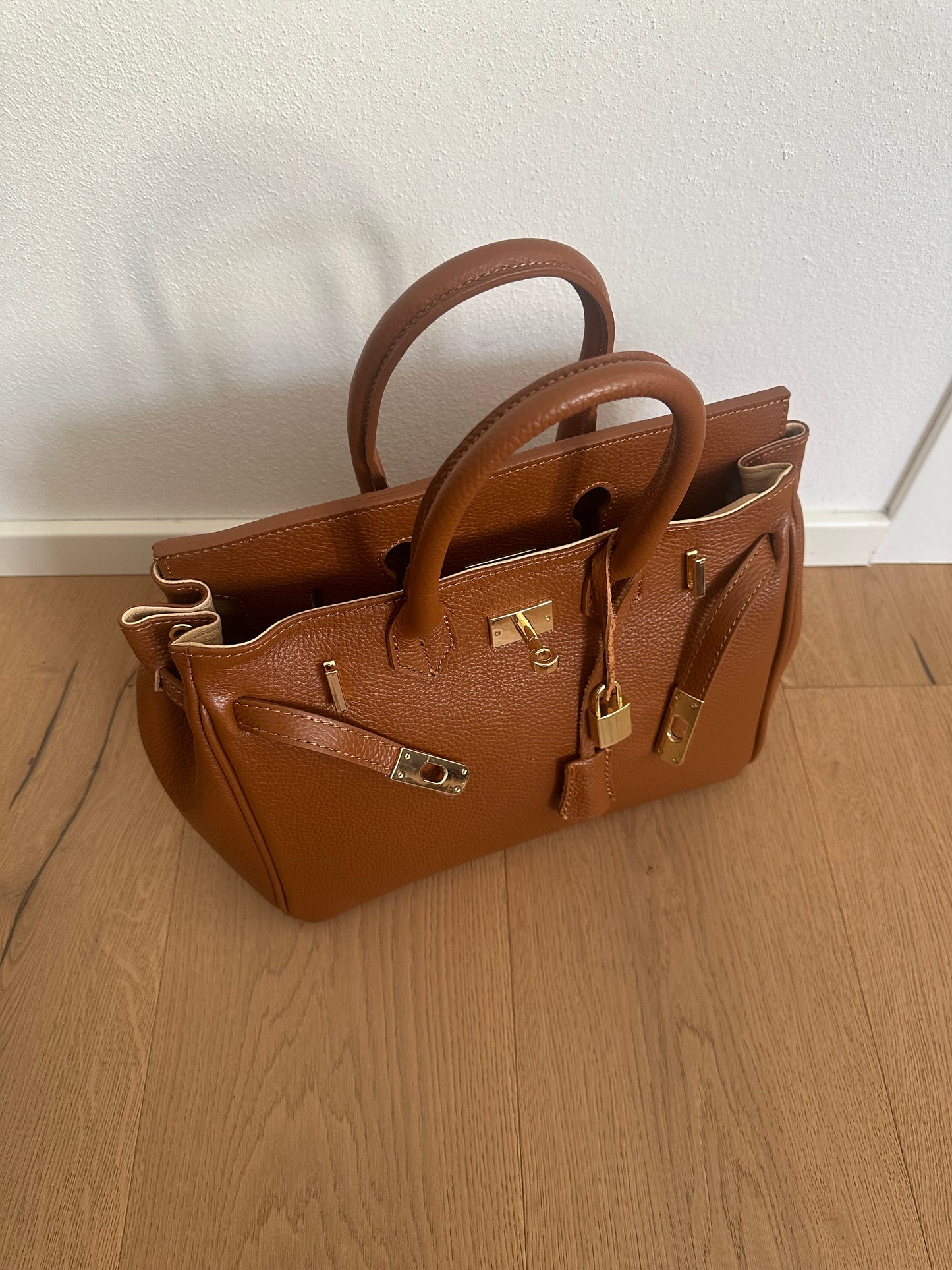VIVIANNE MEDIUM- handbag