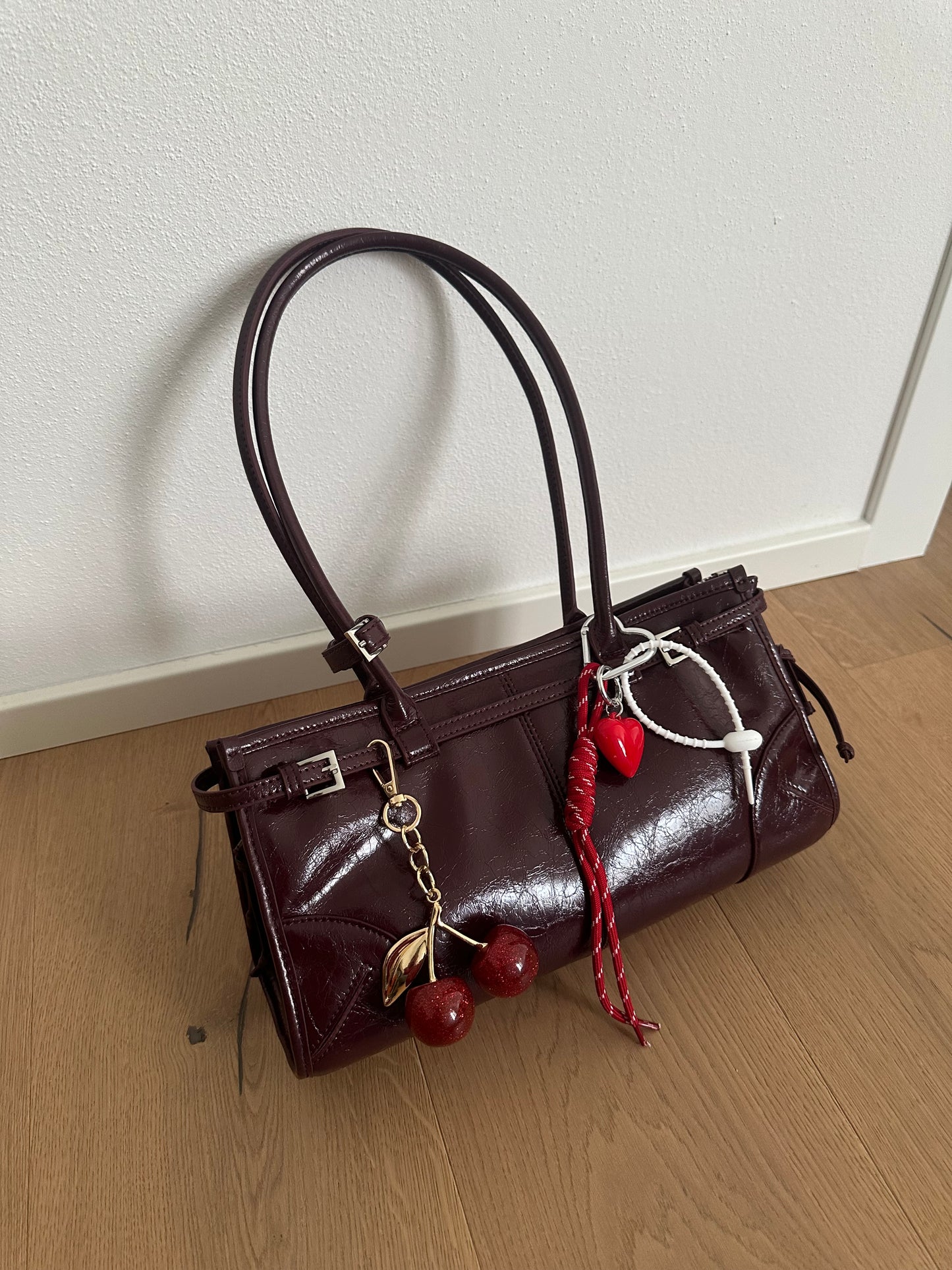 ASTRID - Genuine shiny leather