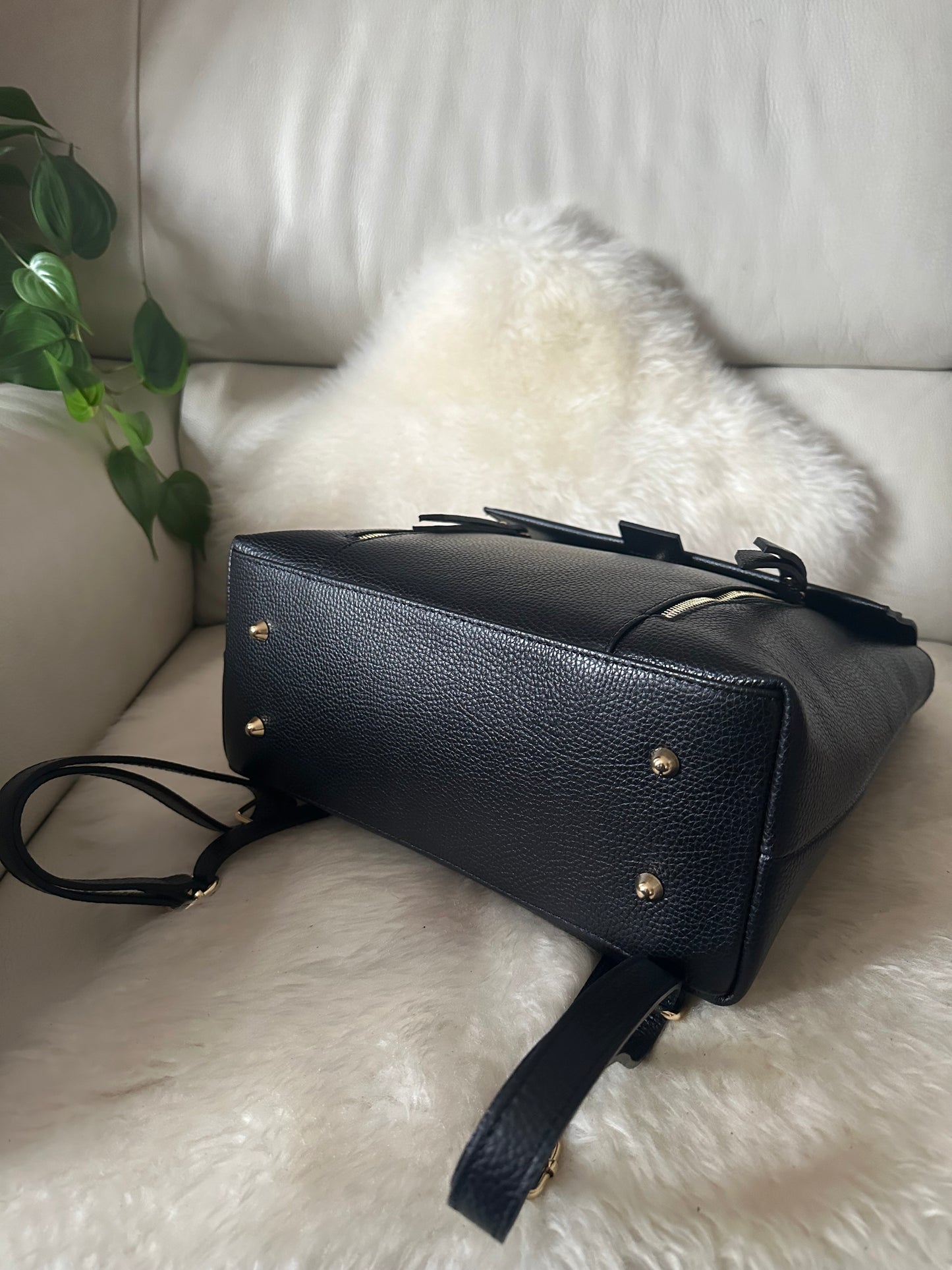 NOA- Unisex Genuine Leather Backpack