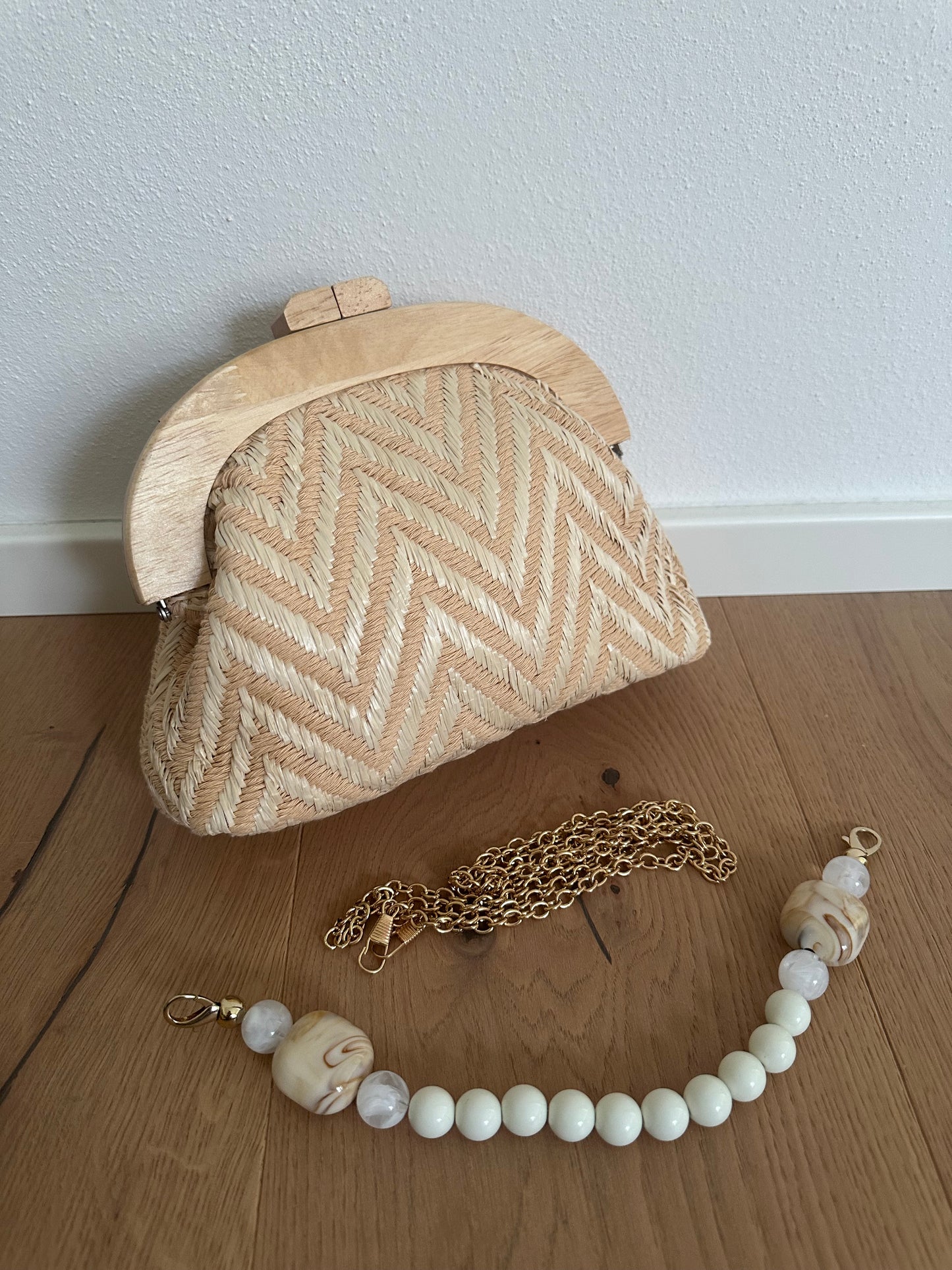 SAMIRA clutch- raffia and wood