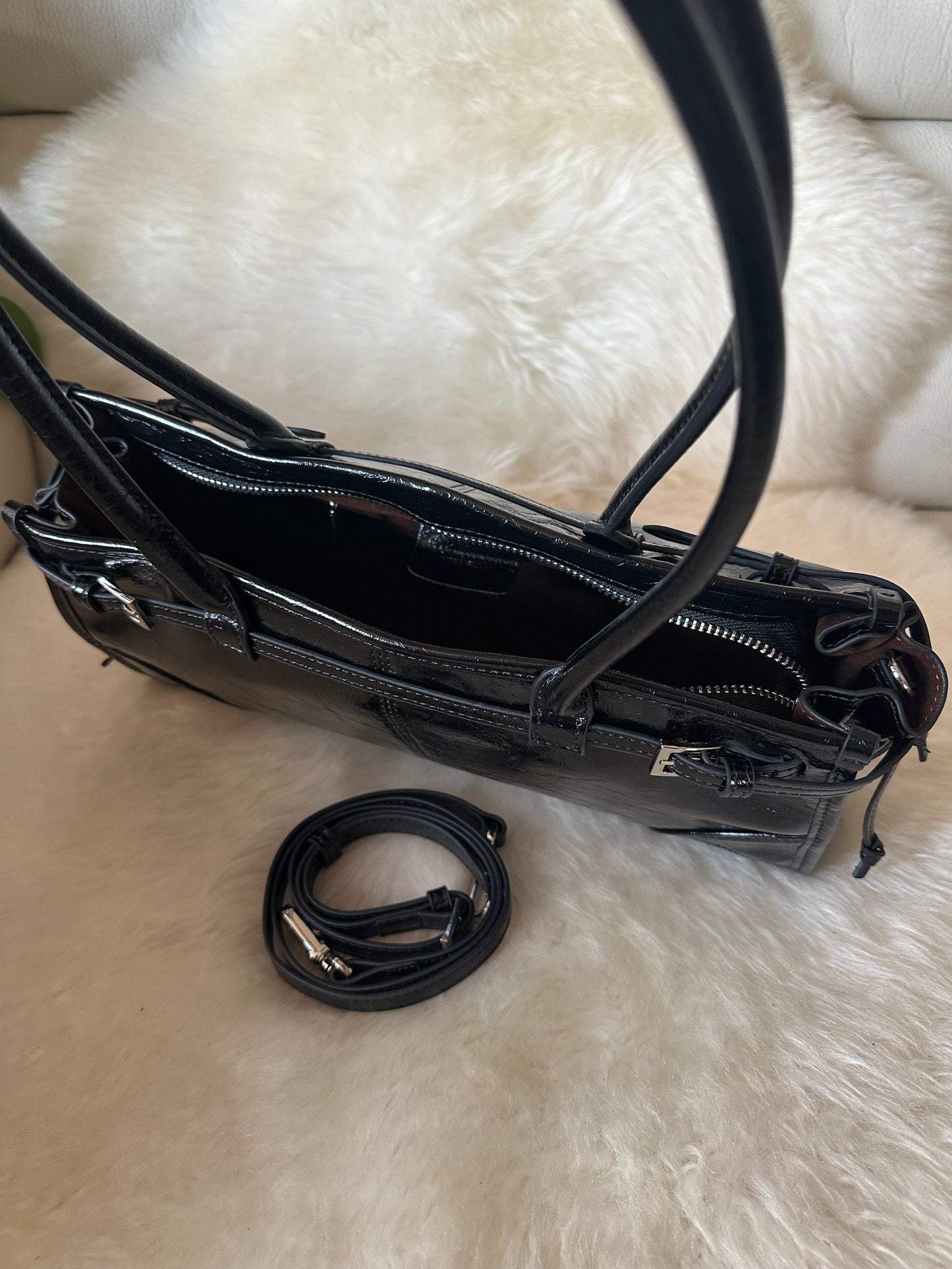 ASTRID - Genuine shiny leather