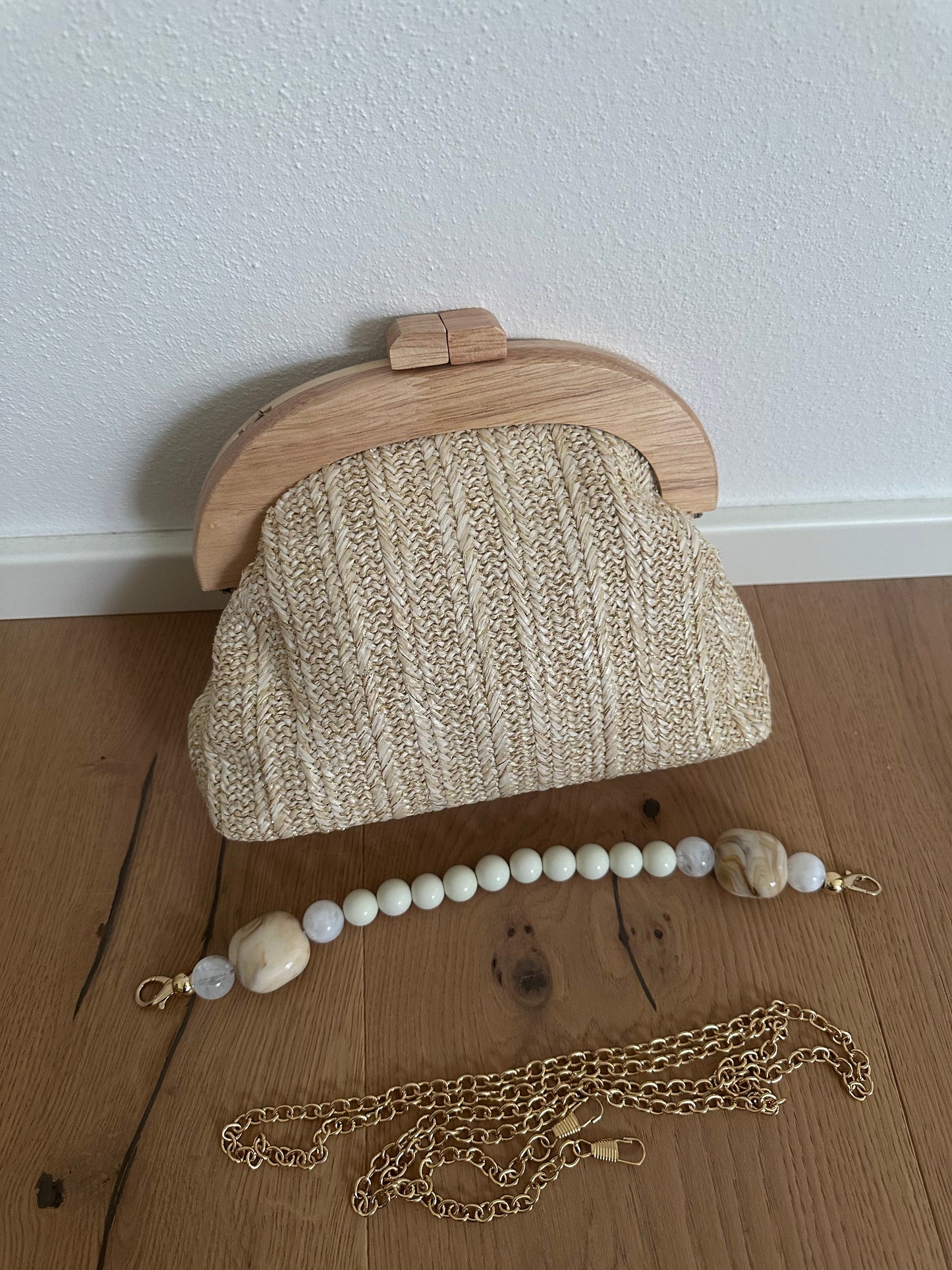 SAMIRA clutch- raffia and wood