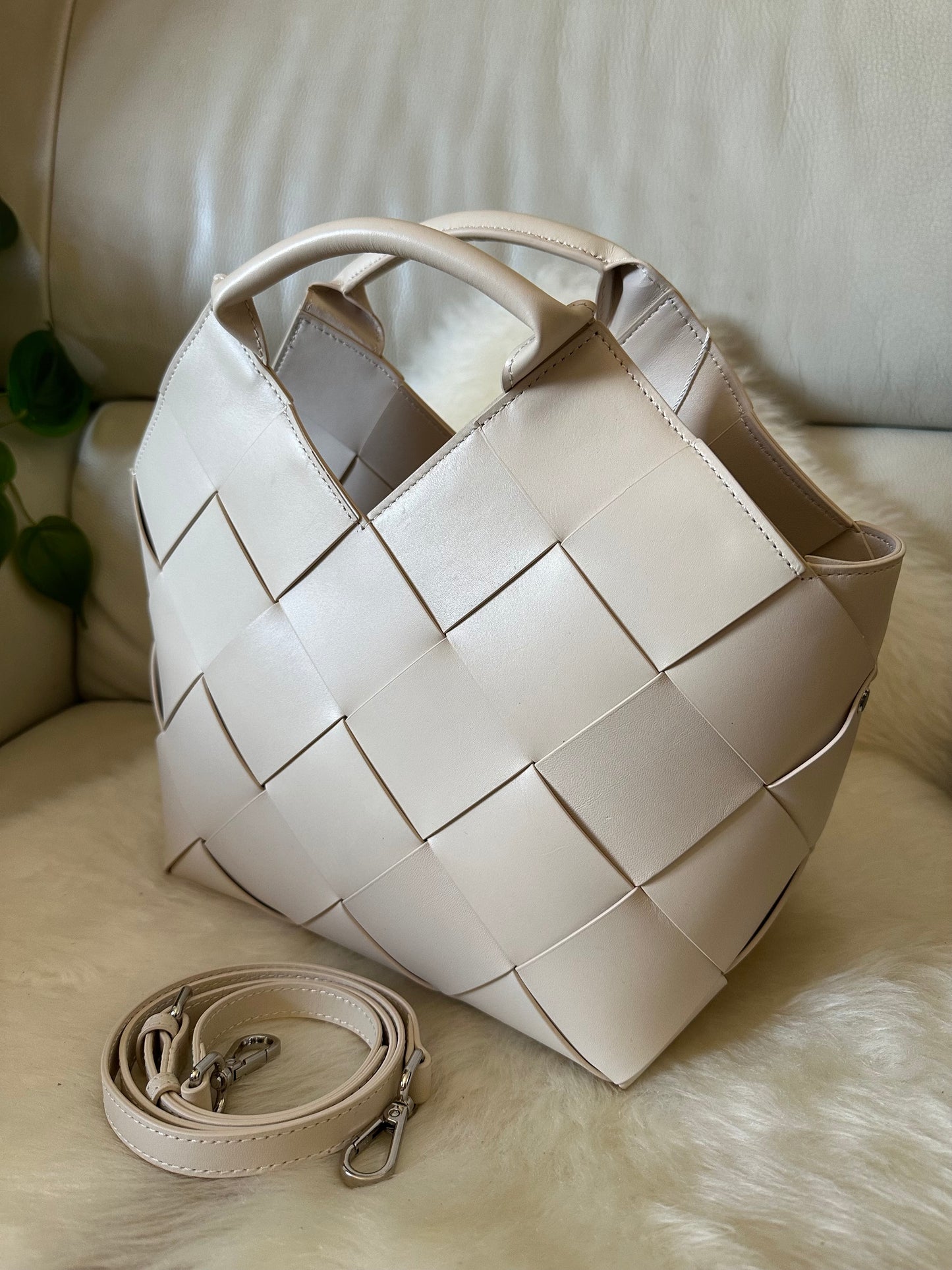 WOVEN HANDBAG- with shoulder strap