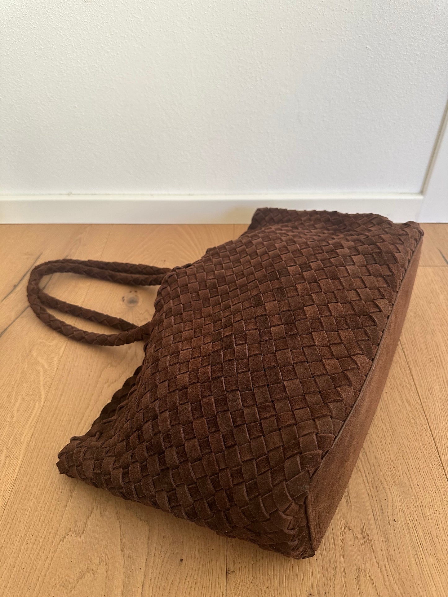 LEONIE- woven suede