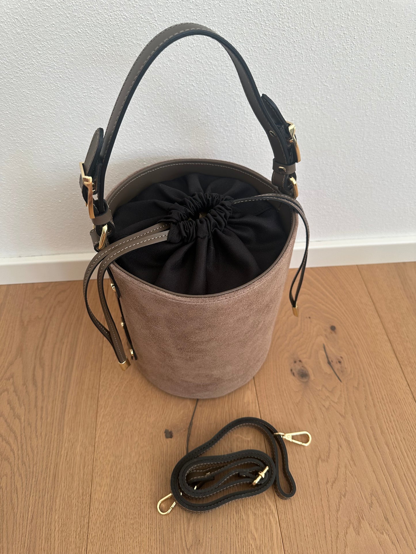 YARA - suede bucket