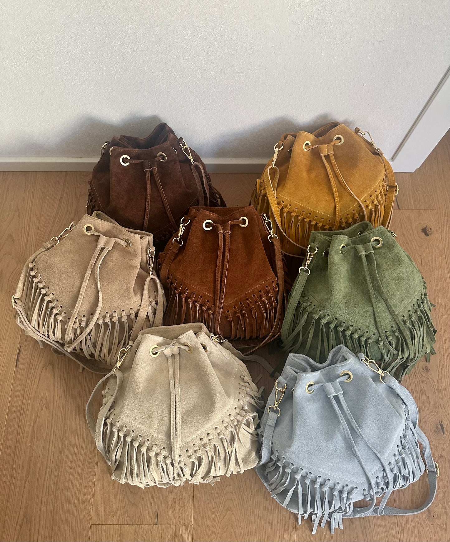 SUEDE BUCKET BAG - fringes