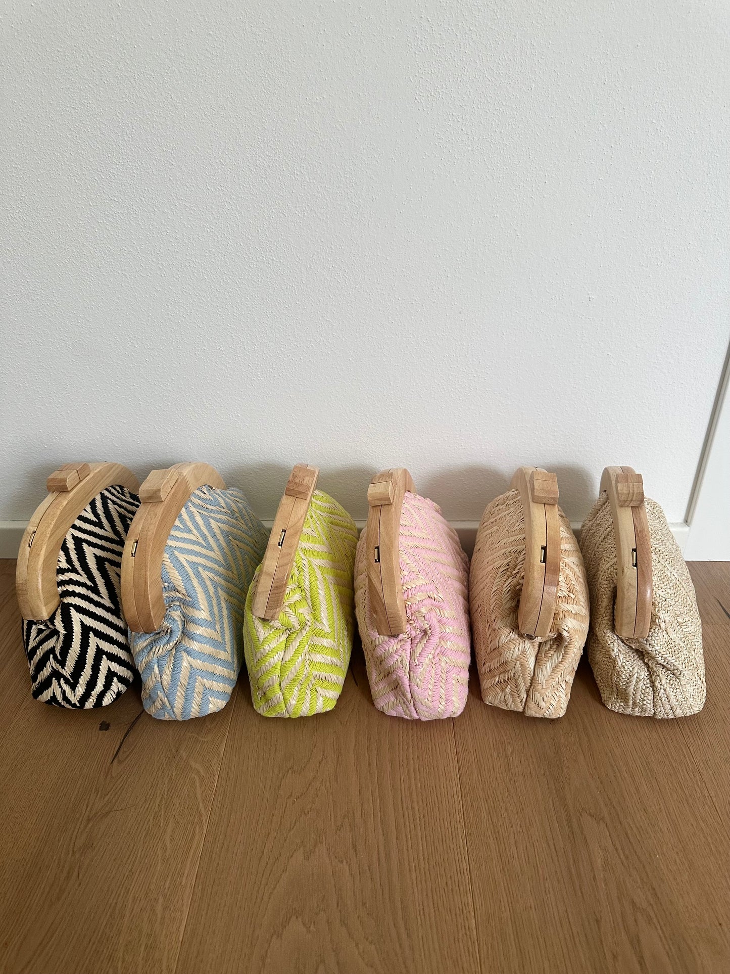 SAMIRA clutch- raffia and wood