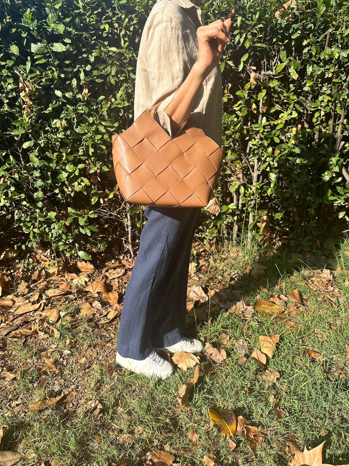 WOVEN HANDBAG- with shoulder strap