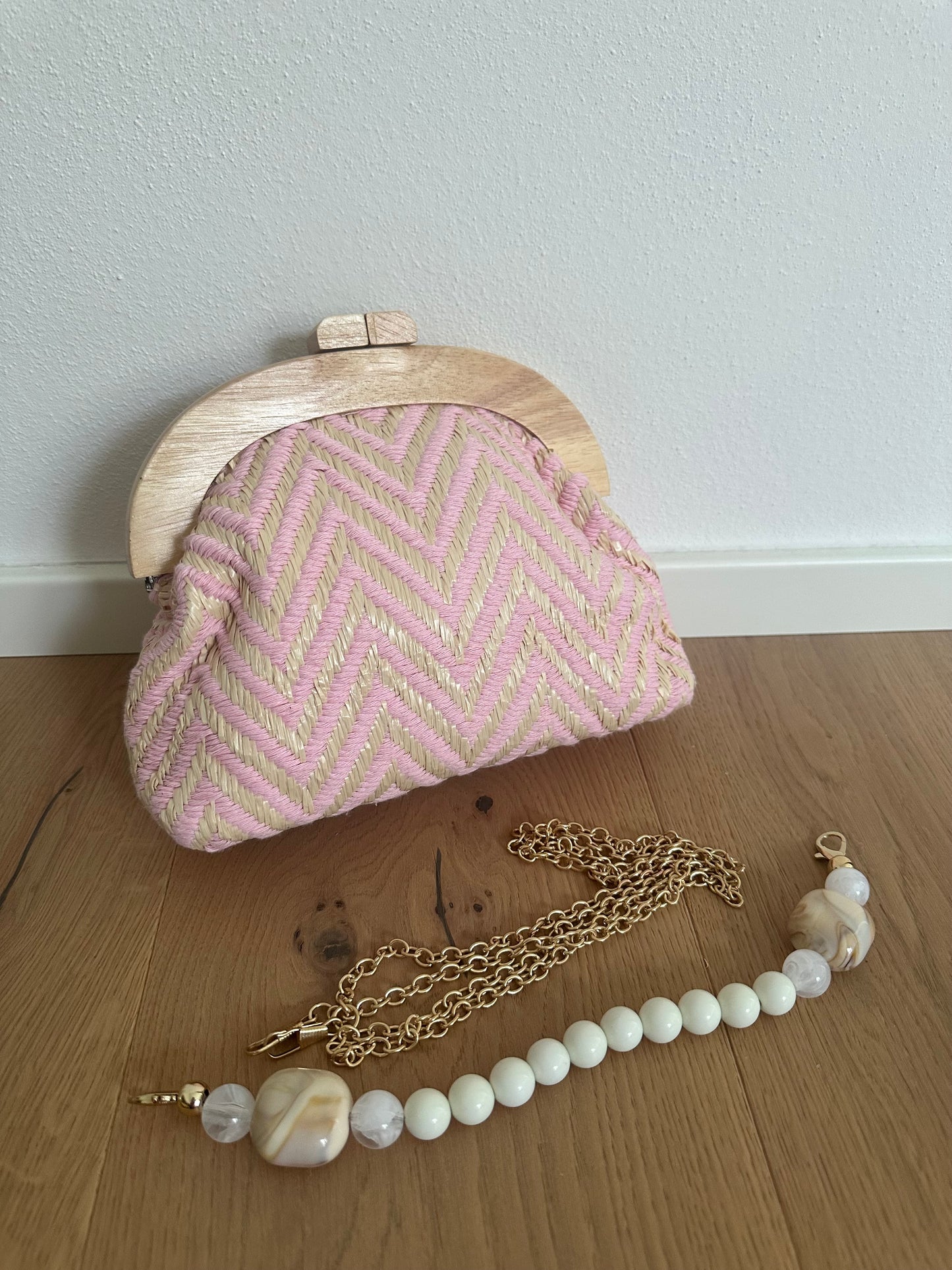 SAMIRA clutch- raffia and wood