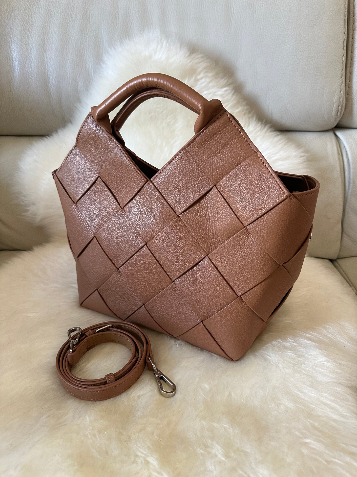 WOVEN HANDBAG- with shoulder strap