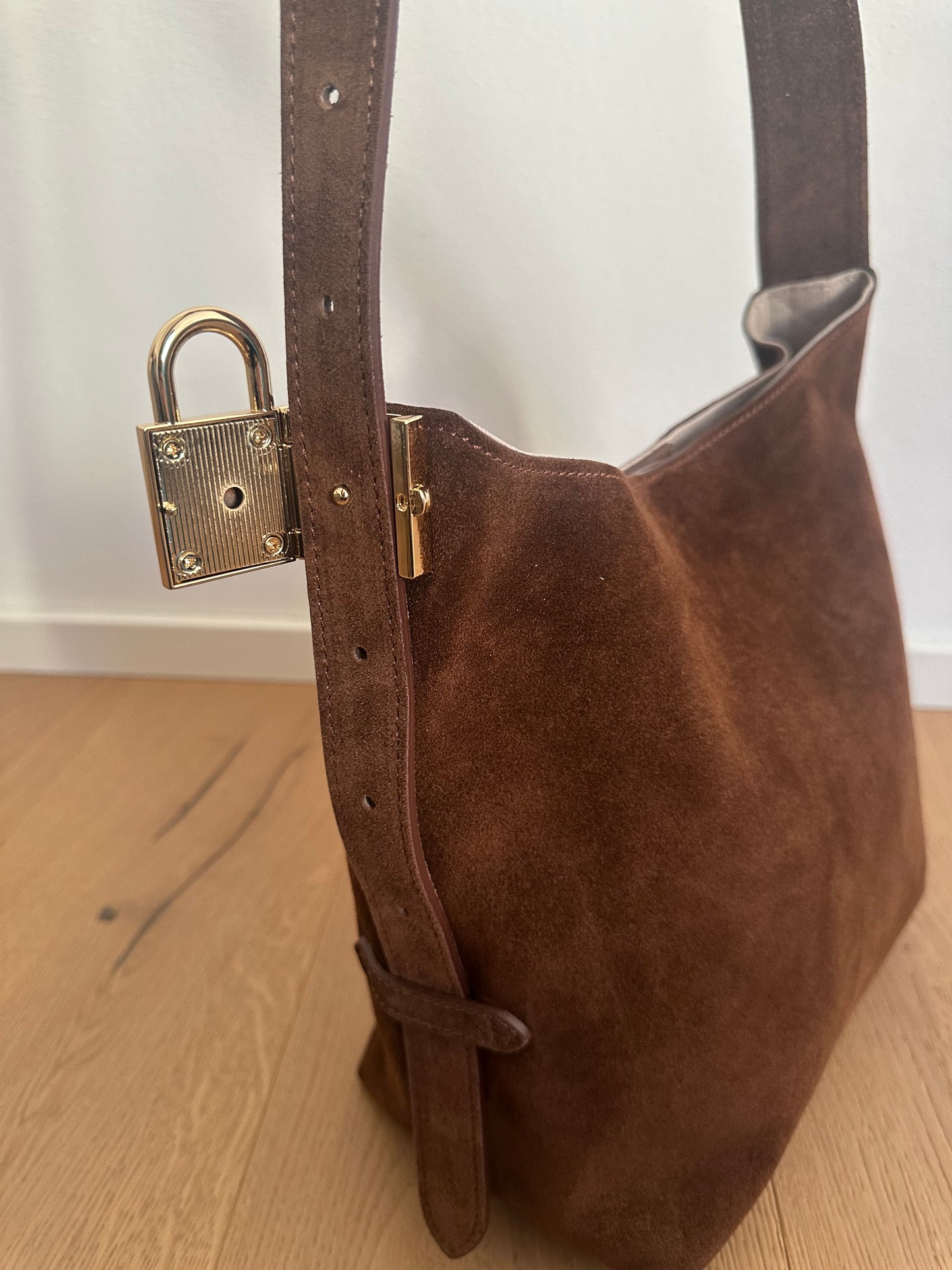 CAMILLA- suede bucket