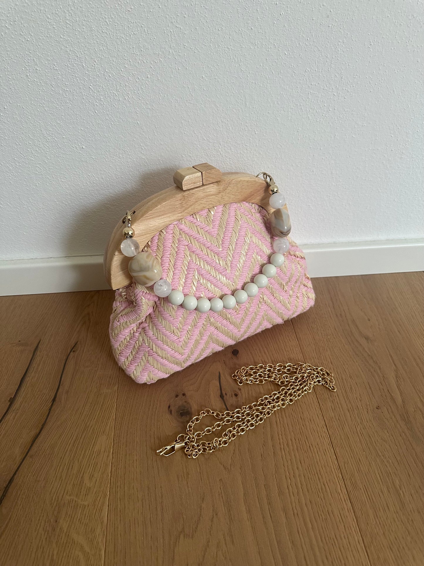 SAMIRA clutch- raffia and wood