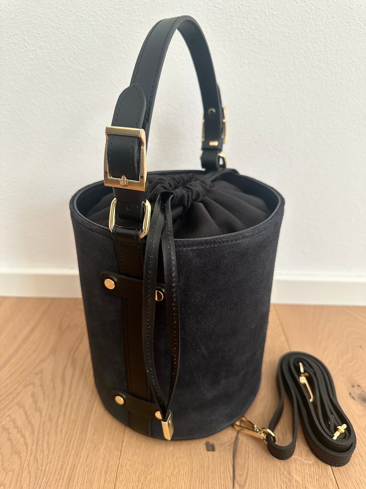 YARA - suede bucket