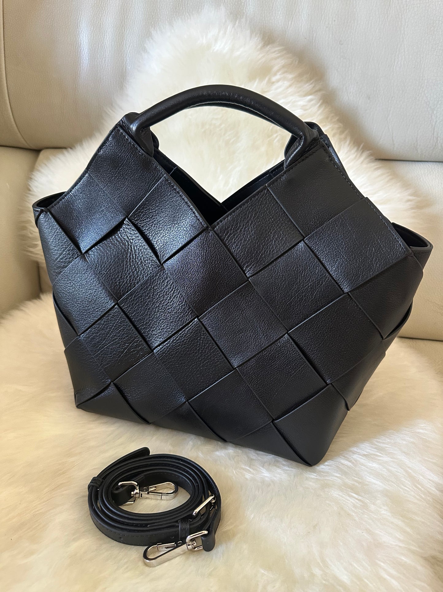 WOVEN HANDBAG- with shoulder strap
