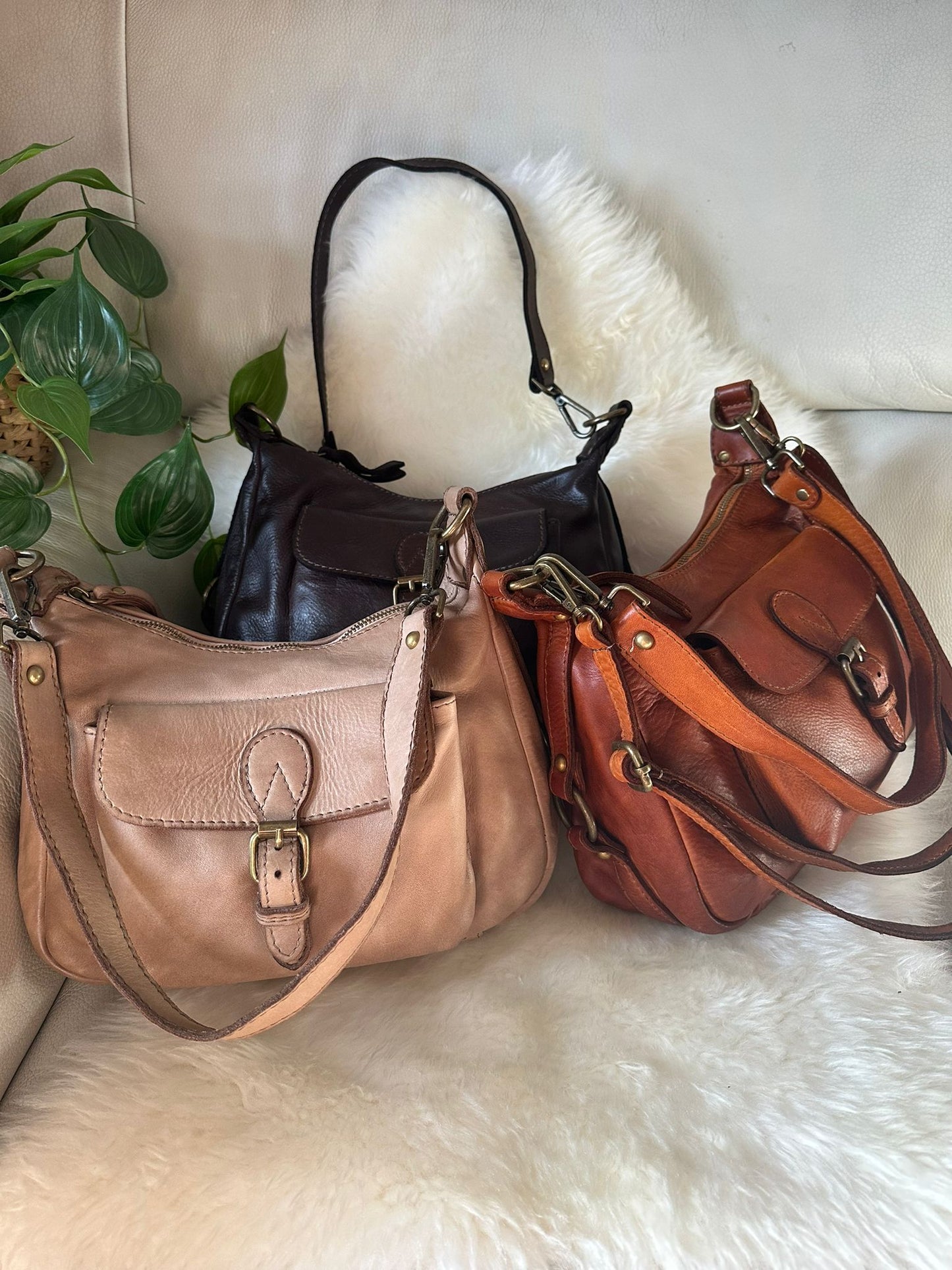 Shoulder bag or crossbody bag in genuine calfskin with a vintage effect