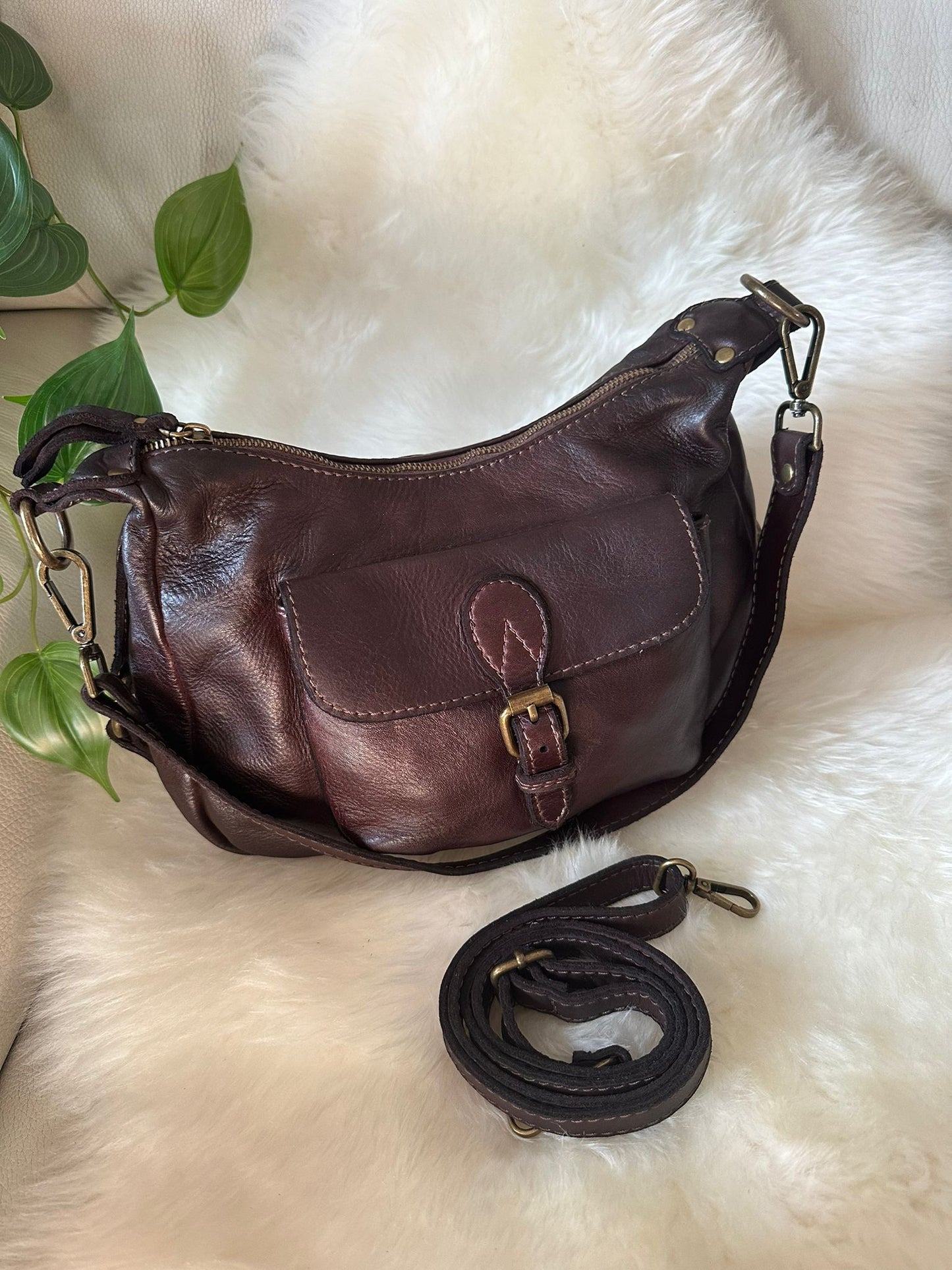 Shoulder bag or crossbody bag in genuine calfskin with a vintage effect