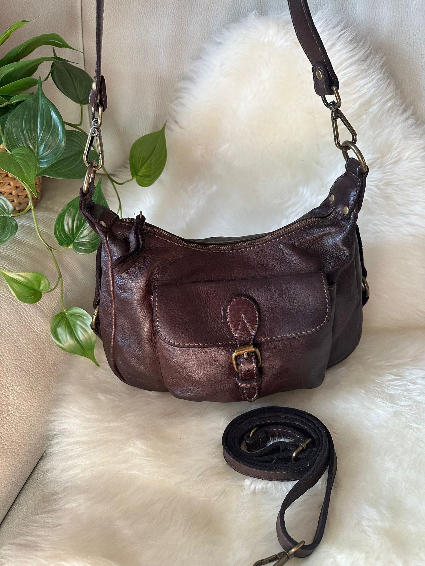 Shoulder bag or crossbody bag in genuine calfskin with a vintage effect