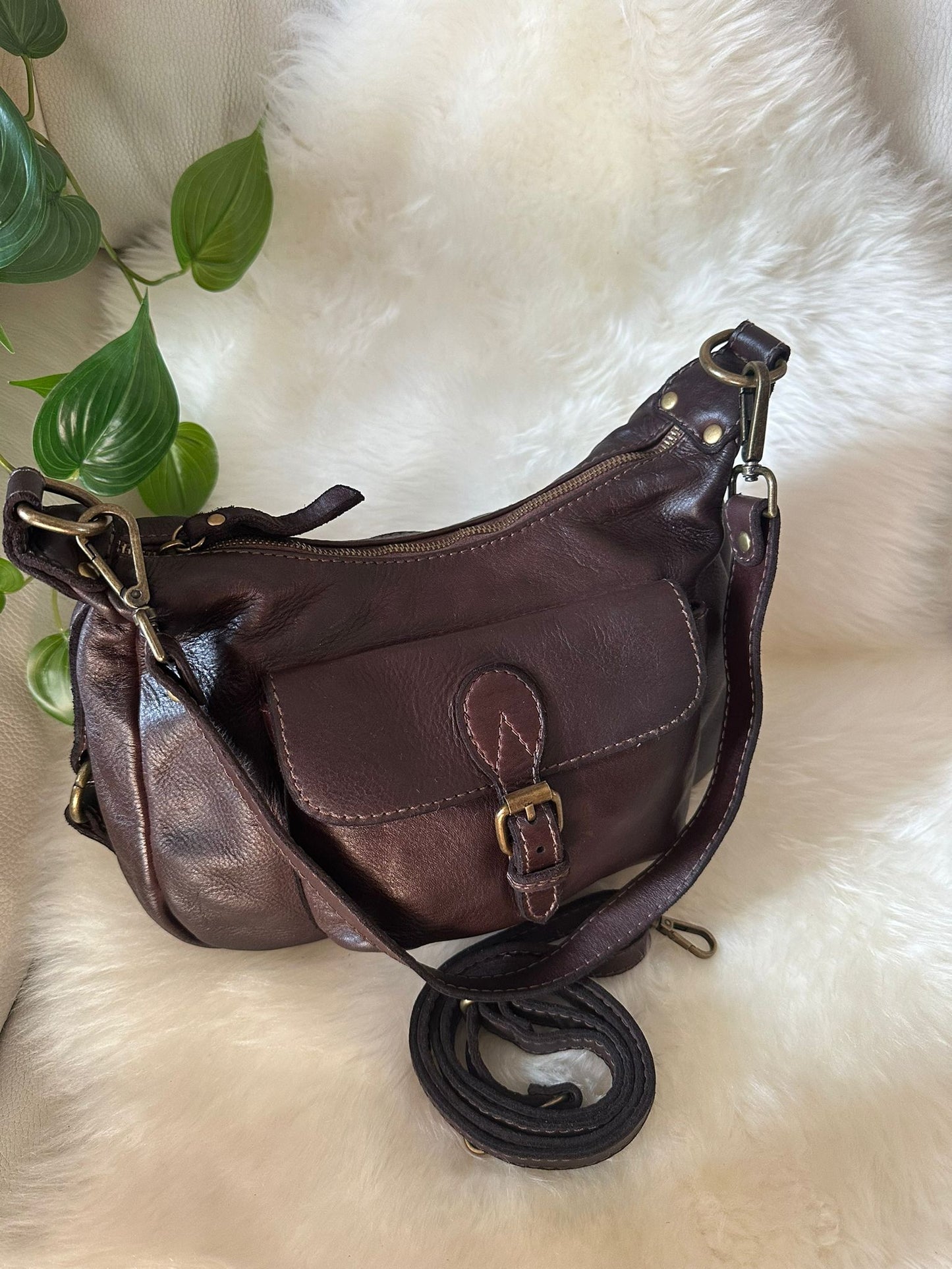 Shoulder bag or crossbody bag in genuine calfskin with a vintage effect