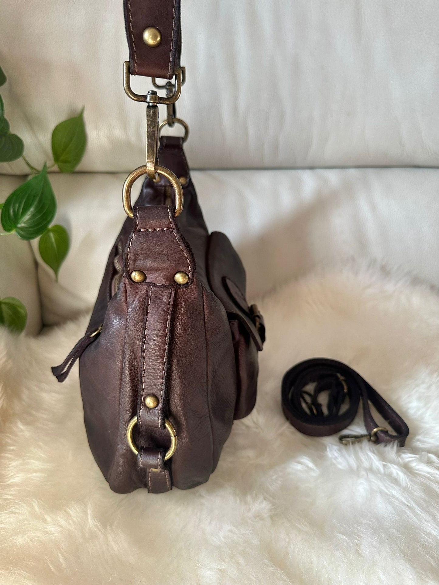 Shoulder bag or crossbody bag in genuine calfskin with a vintage effect