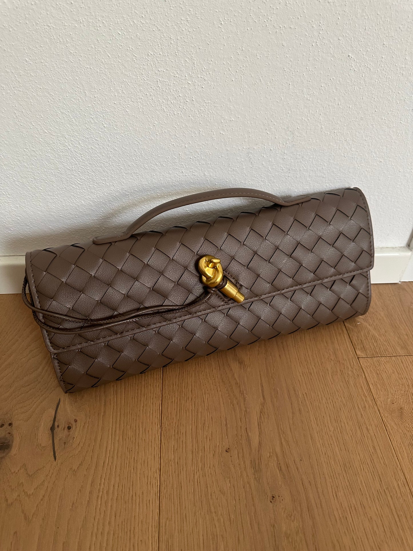 KNOT CLUTCH- Real leather
