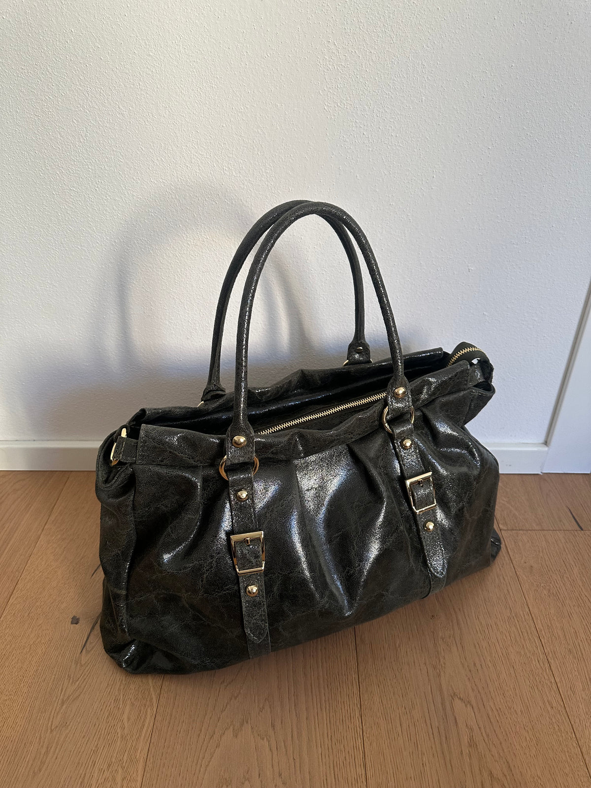 LYNN- borsa grande a spalla, con tracolla