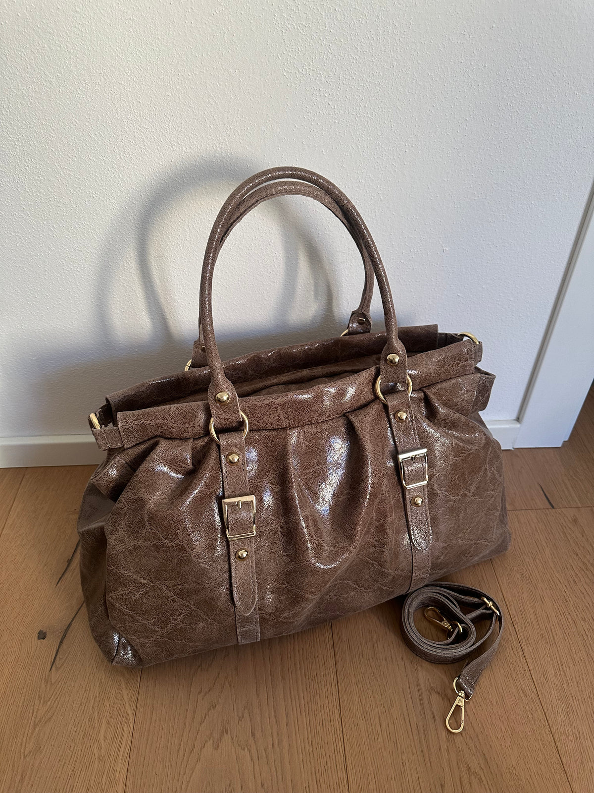 LYNN- borsa grande a spalla, con tracolla