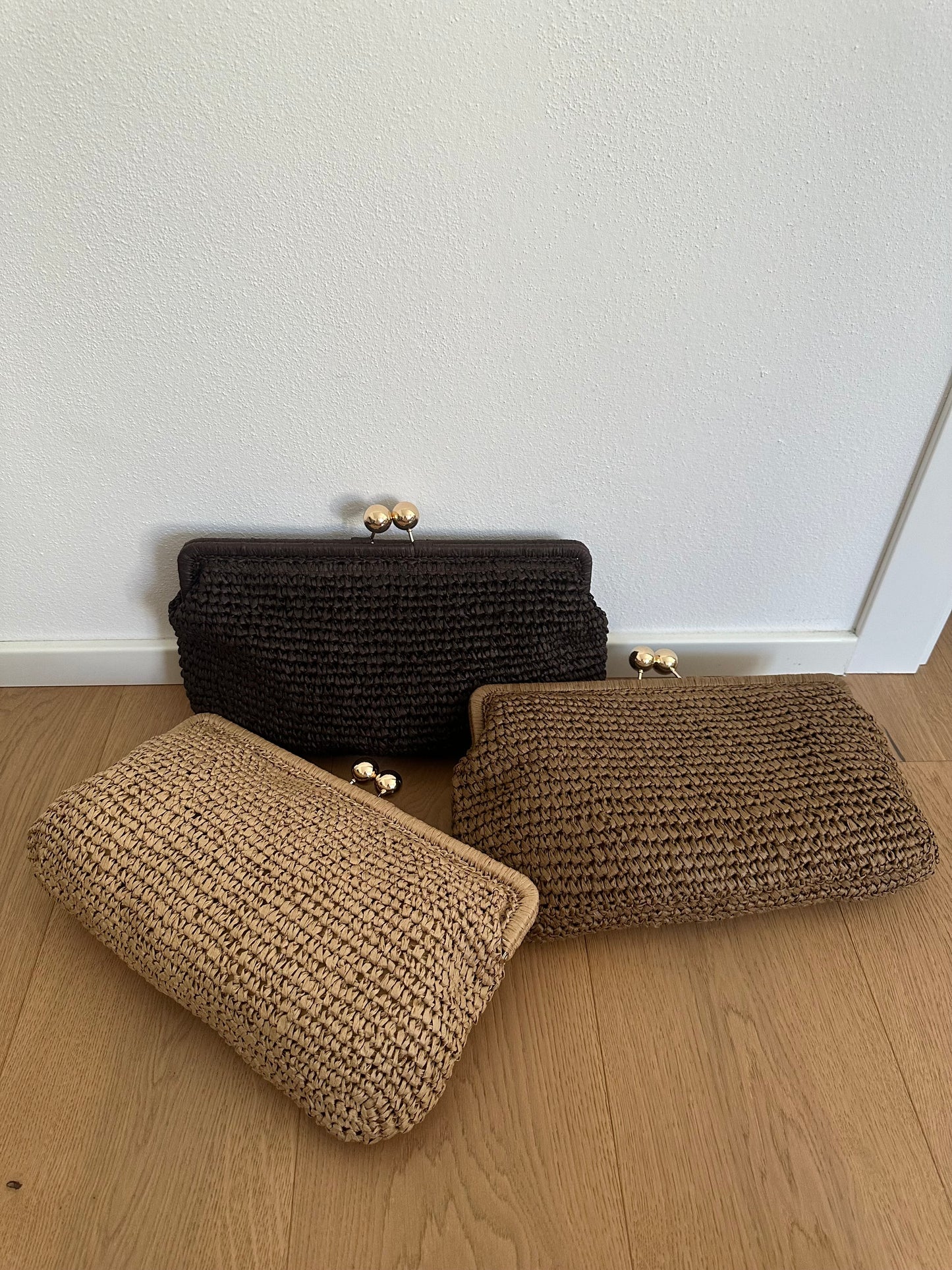 MIYA - Pochette in Rafia