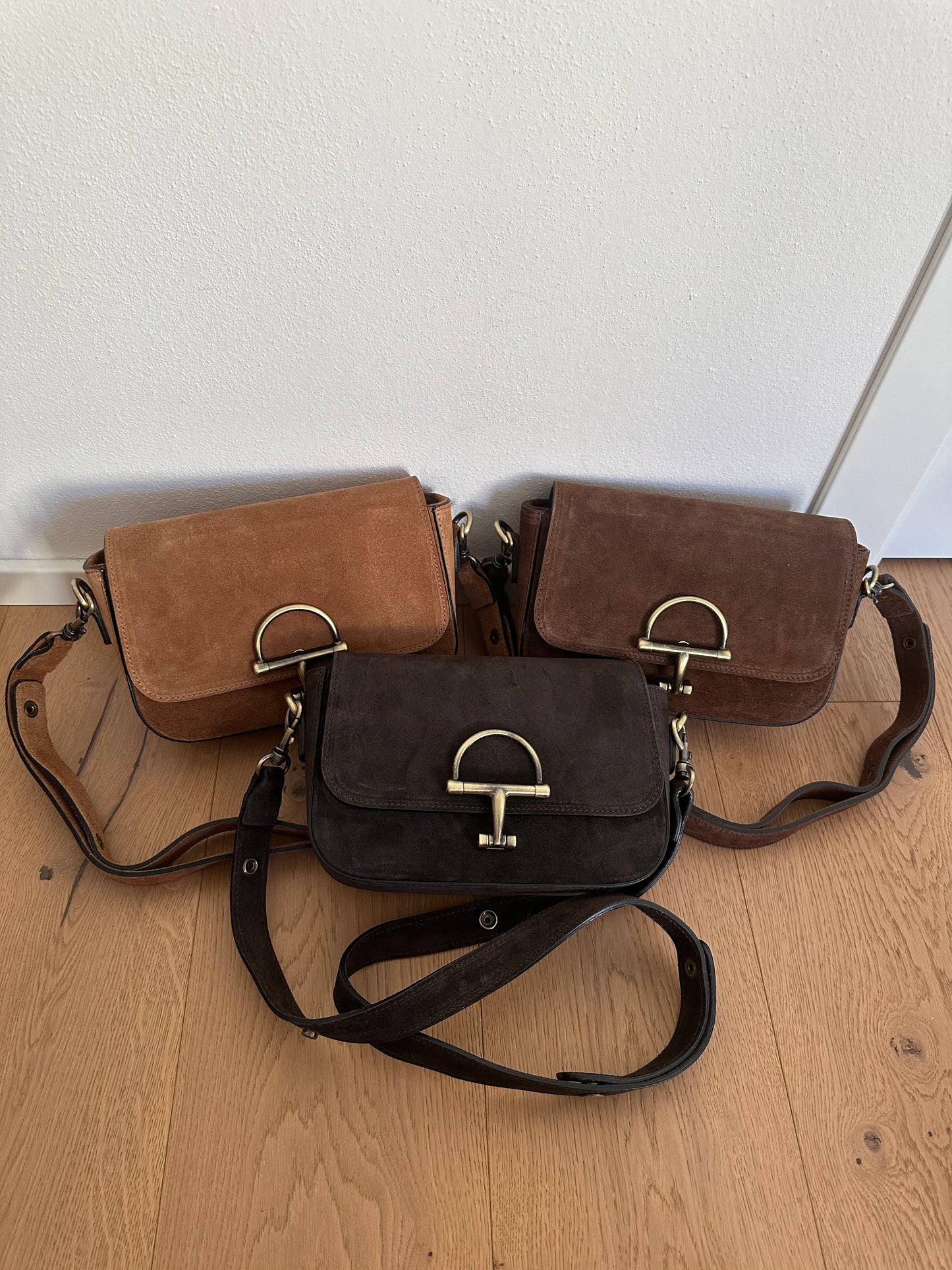 COWY suede- crossbody