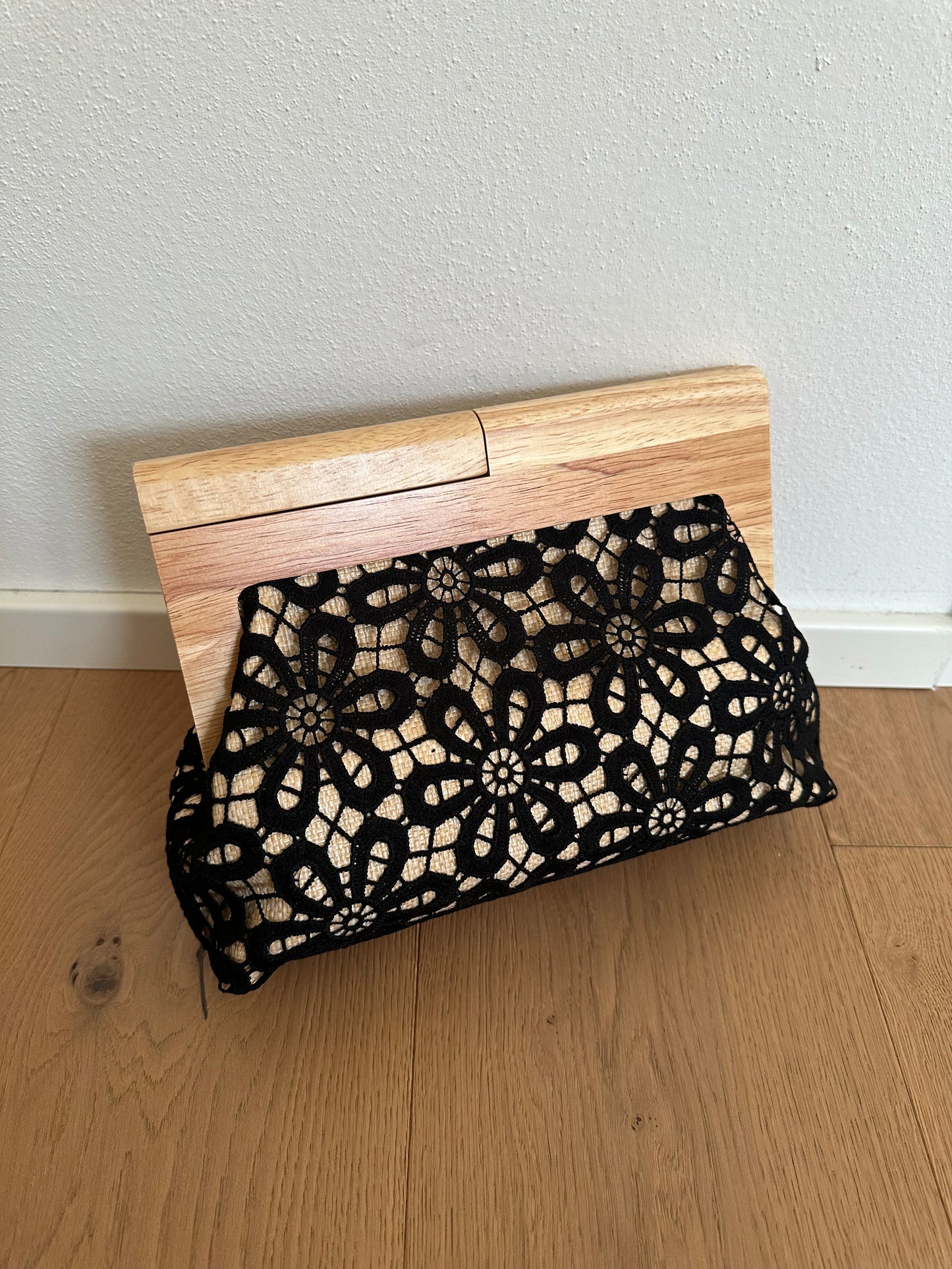 TINA clutch - rafia e legno