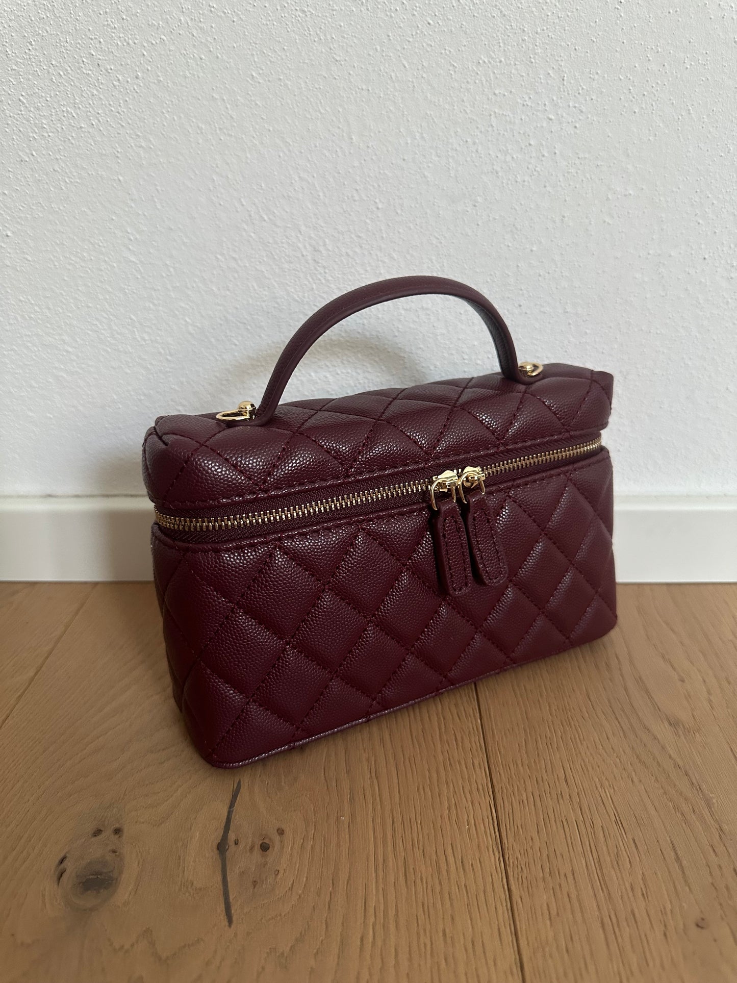 LUSY- vanity case con catena