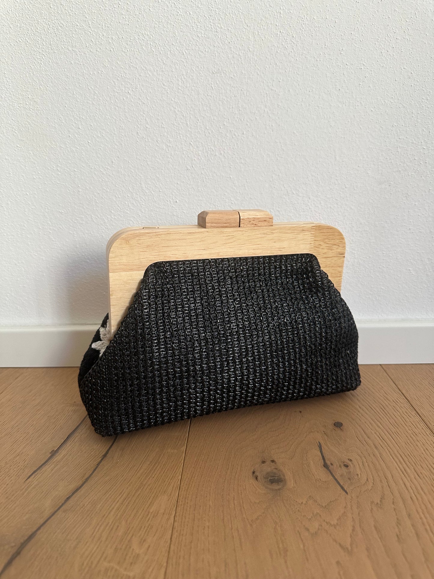 HANA clutch - rafia e ricamo