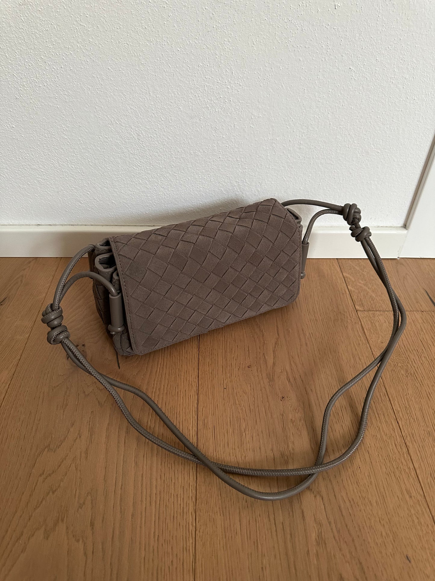 NORA camoscio- pelle intrecciata