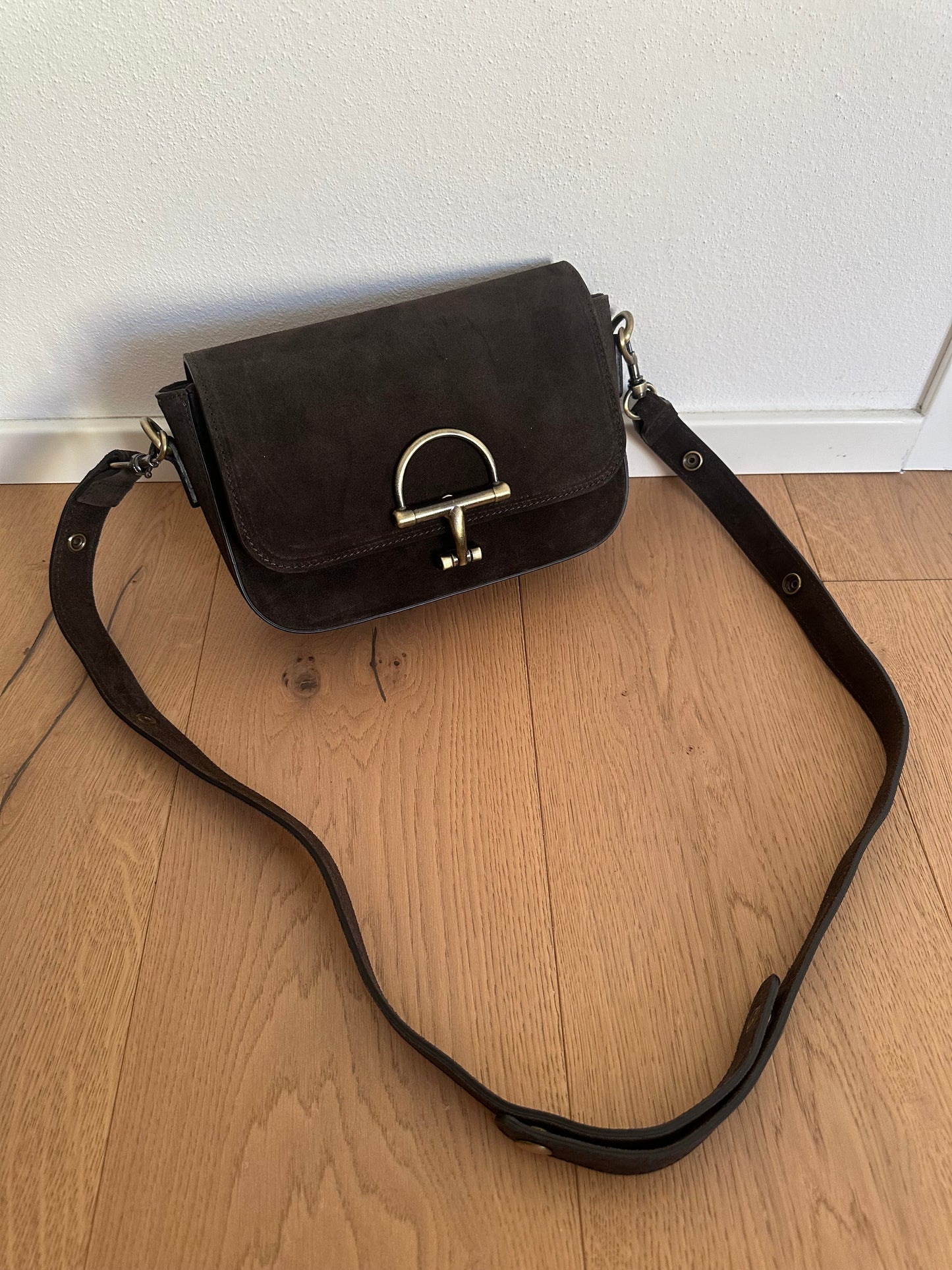 COWY suede- crossbody