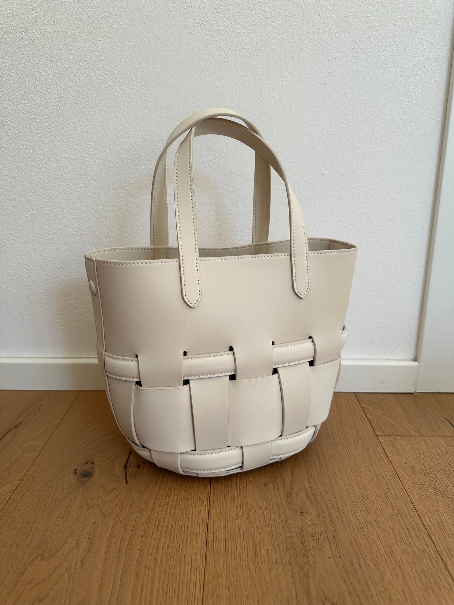 EVELINA- woven bucket