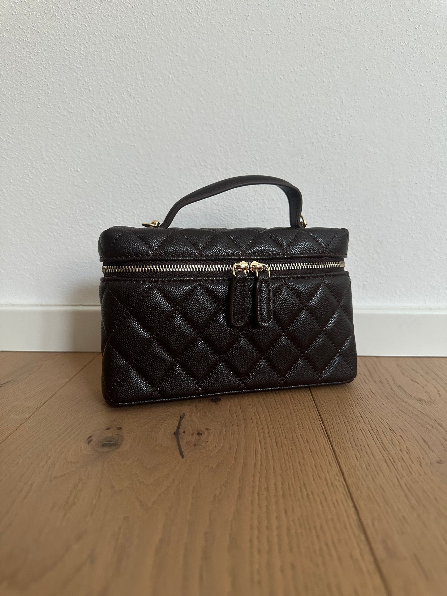 LUSY- vanity case con catena
