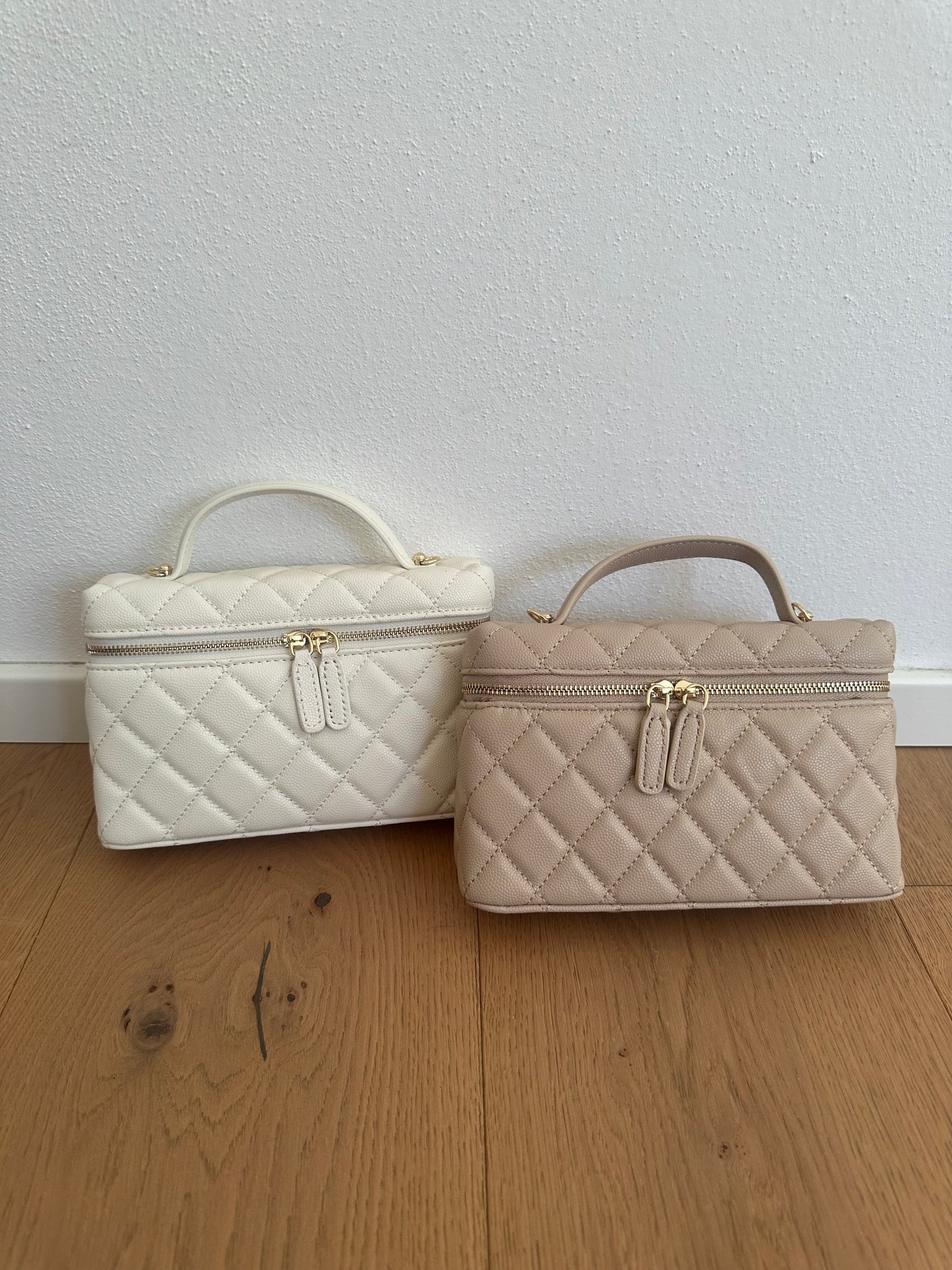 LUSY- vanity case con catena