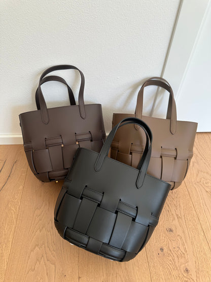 EVELINA- woven bucket