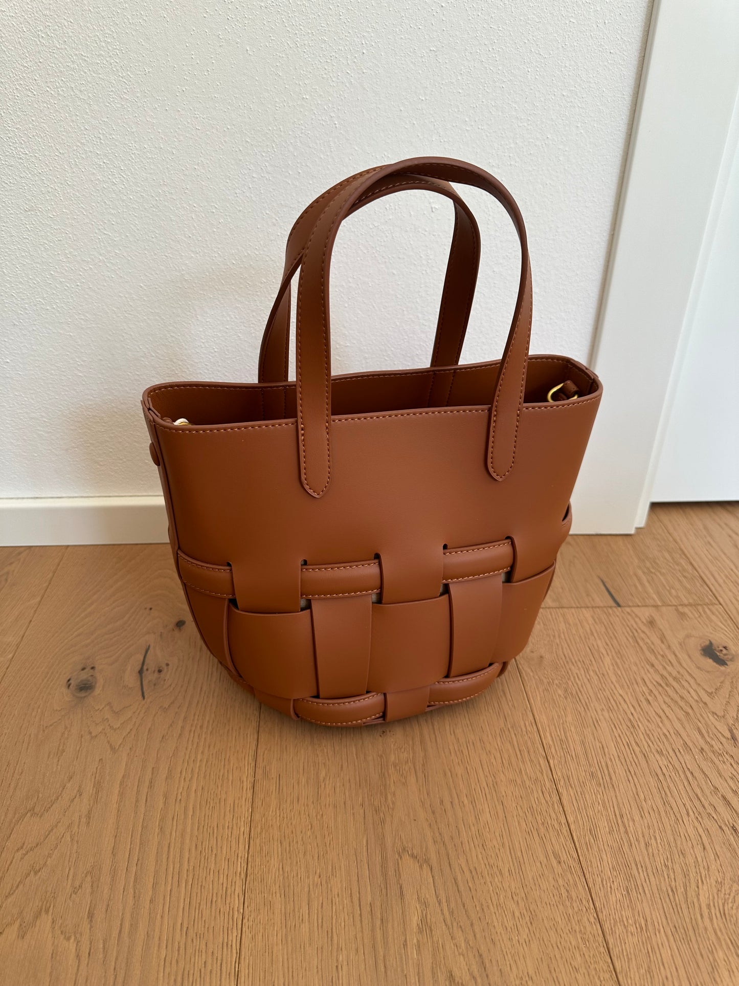 EVELINA- woven bucket