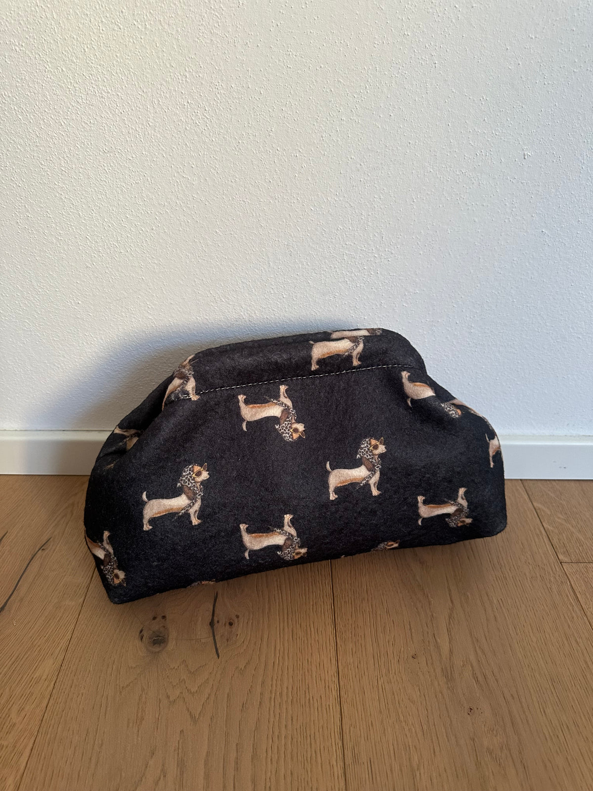 POCHETTE BASSOTTO- tracolla a catena