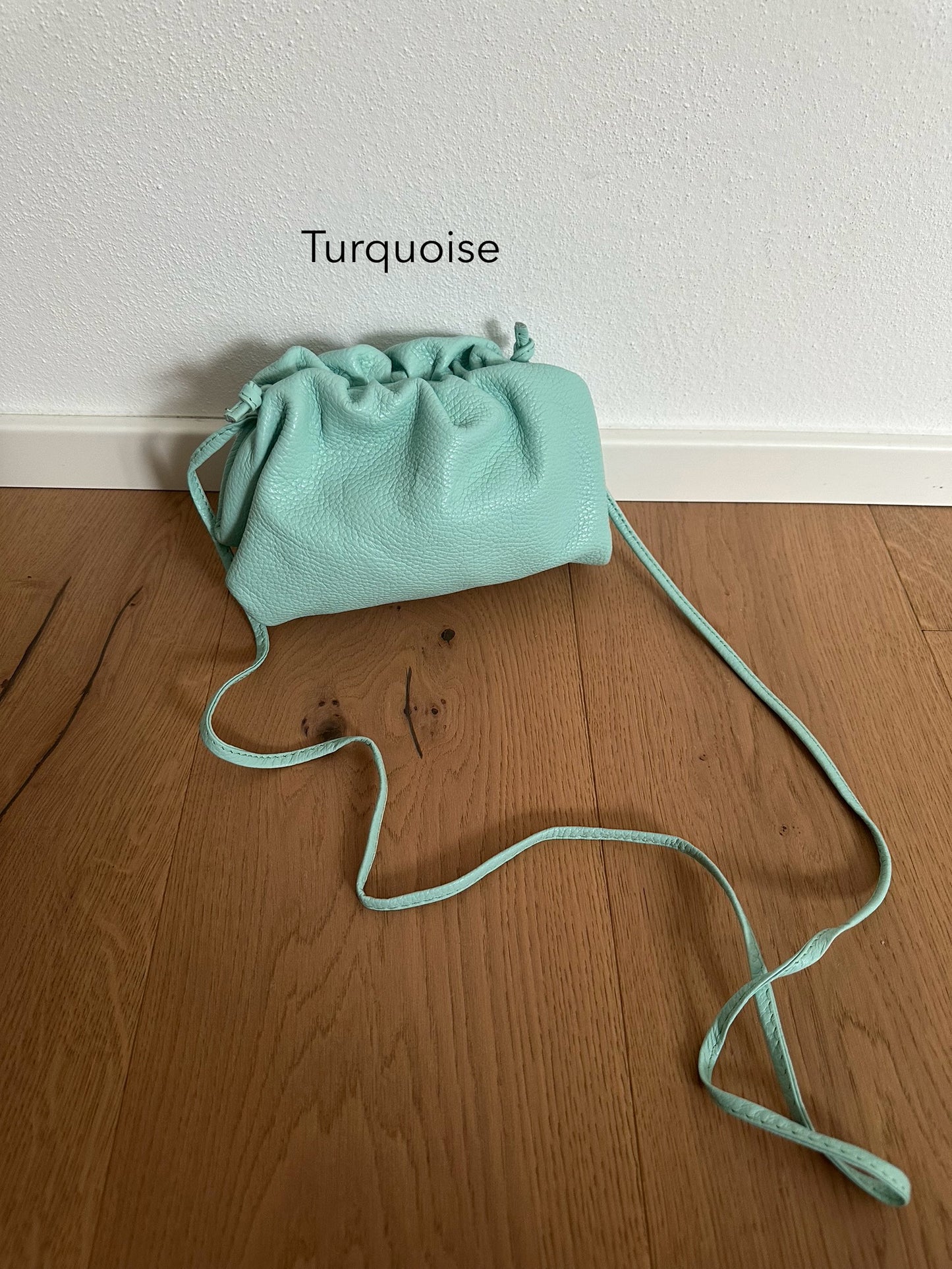 TANIA SMALL- Vera pelle