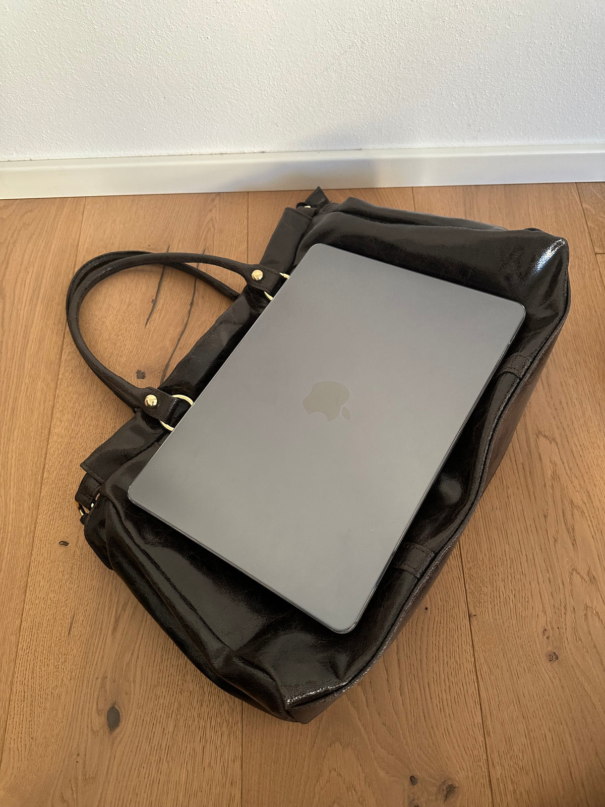 LYNN- borsa grande a spalla, con tracolla